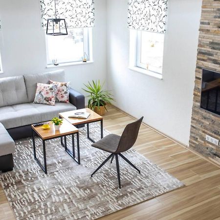 Apartman Uno 亚伊采 外观 照片